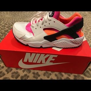 Nike Air Hurrache size 9